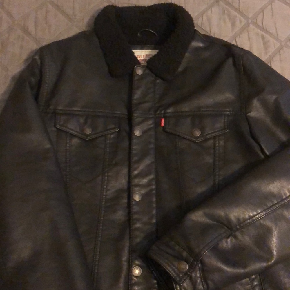 Medium Levi’s Black Leather Jacket w/ fur collar and interior